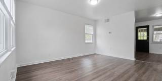 Charming 2BR Townhouse in Midland, PA! Gallery 1