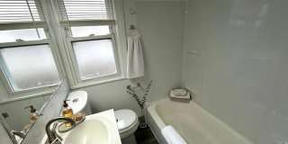 Stunning 3 bedroom / 1.5 bathroom house now available for rent! Gallery 8