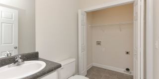 3BR 2.5BA Townhome in Pennington Square ~ Minutes to Fort Jackson, the VA hospital, USC Medical School, and I-77! Gallery 17