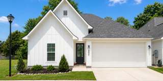 Custom Home Off Tiger Bend|Great Location Gallery 21