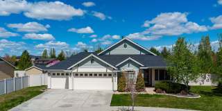 Beautiful Home in the Heart of Eagle Gallery 1