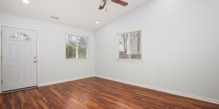 Beautiful 3 bed / 2 bath duplex in Uptown Neighborhood! Gallery 5