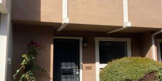 2 Bedroom 1.5 bath Townhome! Gallery 1