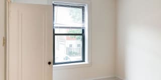 1478-80 W Byron St Gallery 9