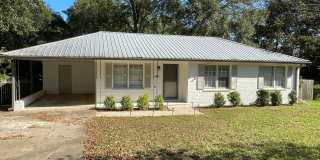 **PRELEASING**130 Derby Street | 3 BED 1.5 BATH CLOSE TO CAMPUS Gallery 1