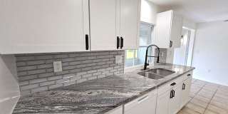 284 Rotonda Blvd W Gallery 12