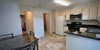Updated condo at Cobblestone, closet to Campus! Gallery 8