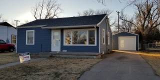 2 Bedroom, 1 bathroom with Detached Garage! Gallery 1