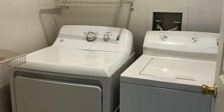 Well Maintained 2 bed 2 bath condo in Woodside Village! Gallery 10