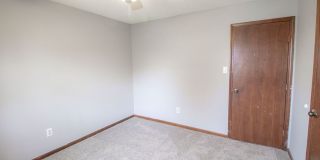 Spacious 3 bedroom w/ fenced yard Gallery 33
