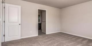 Like New 4 Bed Home Near Old Mill with A/C, Pool Access Gallery 7
