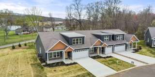 Powell 37849 - 4 Bedroom, 3 bath Condo - Contact Lisa Vineyard and Shannon Russell (865) 216-9334 Gallery 1