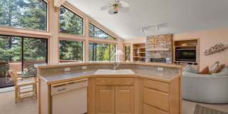 Large sunny Townhome Gallery 1