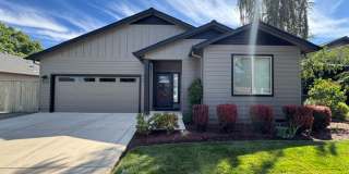 SPACIOUS & BEAUTIFUL 3-BEDROOM HOME WITH CENTRAL A/C & FIREPLACE! Gallery 1