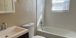 3 bedroom near Riverside Parks Trail!! Gallery 10