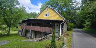Cute 3 bedroom house in Stroudsburg! Gallery 1