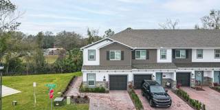 Spacious 4BR/3 Baths Townhome in Oviedo Gallery 1