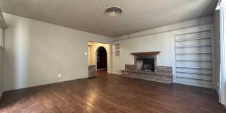 422 1/2 North St Gallery 1
