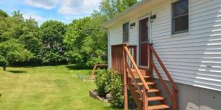 Winter rental: Dot's Place- (Utilities Included) Winter rental: Dot's Place- (Utilities Included) Gallery 3