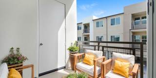 Coming Soon! Modern 2 Bed, 2 Bath Condo in Prime Ontario Location. Gallery 25