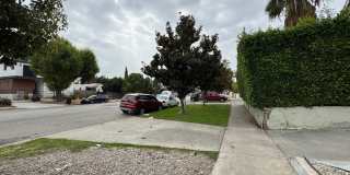 Large centrally located unit with shared yard Large centrally located unit with shared yard Gallery 5