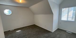 Fully Renovated 3 Bed 2.5 Bath Townhome w/ 1 Car Garage & Yard! Gallery 33