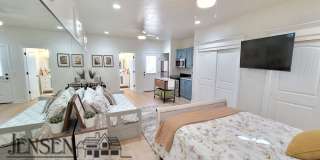 Beautiful Furnished Casita in Hurricane-All Linens and Kitchen, Bath Essentials Included- Just move in! Gallery 27