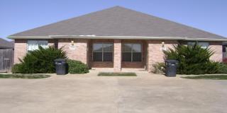 College Station, 3 bedroom / 2 bath duplex with fenced in yard Gallery 1