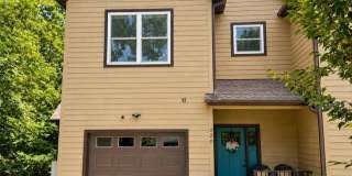 Immaculate End-Unit Townhome with Garage Near Downtown Black Mountain Immaculate End-Unit Townhome with Garage Near Downtown Black Mountain Gallery 1