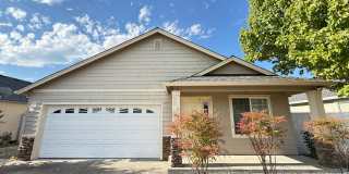 3 bedroom, 2 bath home in White City! Gallery 1