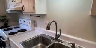 Spacious 3-Bedroom Condo with Lake Access in Point Arcadia – Updated Interiors & Prime Columbia Location | $1,650/mo Gallery 11