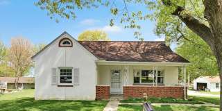 Charming 2 bedroom, 1 bath house with 1 car detached garage! Gallery 1