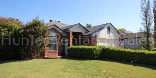 Exceptional Living with Vaulted Ceilings, Cozy Fireplace & Expansive Outdoor Space Gallery 3