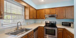 Woodcroft End of Unit Townhouse with Large Bedrooms Gallery 10