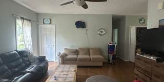 Large 4 Bedroom, 3 bathroom house near Downtown Gallery 8