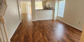 $300 Off First Full Months Rent-Spacious townhome in Riverview! Gallery 3