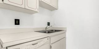 Charming 1BR/1.5BA Condo/Townhome in Bardmoor – Annual Unfurnished Rental Gallery 13