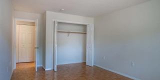 887 Farmington Avenue Gallery 14