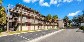 Charming 1 Bedroom / 1 Bathroom Condo – First Floor Unit with Florida Room in a Gated Community. Gallery 1