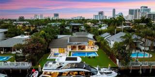 207 Holiday Dr Gallery 2