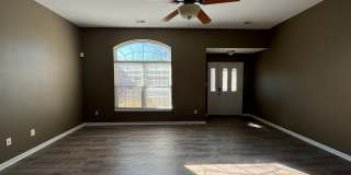3 Bedroom Home available w/fenced yard Gallery 10