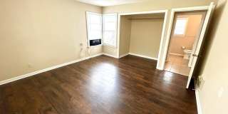 *MOVE IN SPECIAL* Pet-Friendly 2-Bedroom House with Large Fenced Backyard! Gallery 10