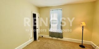 Spacious Upper-Level Duplex in the Heart of South Minneapolis. Gallery 15