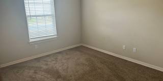 Beautiful single family home with fenced in yard! Gallery 7