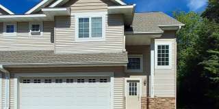 Nice 3 Bedroom 2.5 Bathroom Townhome in Hudson Gallery 1