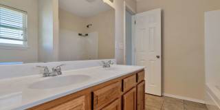 Beautiful 4-bedroom 2 bath Home in Bentonville! Gallery 16