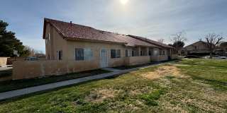 Modern and Spacious 3-Bedroom Townhome in Lancaster! Gallery 1