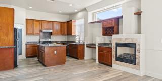 Grand 4-Bedroom San Leandro Home w/ Custom Upgrades Grand 4-Bedroom San Leandro Home w/ Custom Upgrades Gallery 8