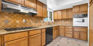 6 Bedrooms, 3 Bath,  Pool CLOSE TO ASU (Rural & Broadway) Gallery 18