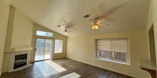 Beautiful home in Riverlakes Community Gallery 3